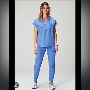 Fabletics Ceil Blue Evolve Scrub top